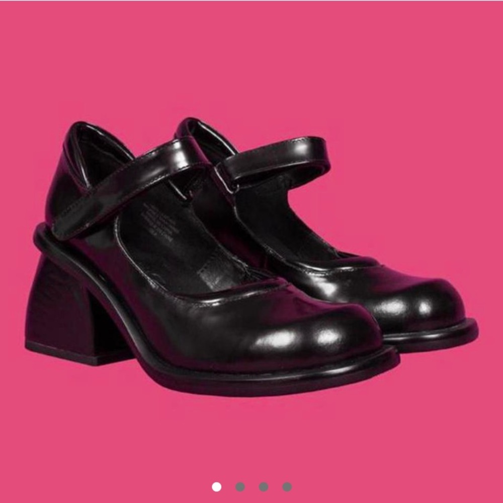 Unif dot marry Jane (used condition)